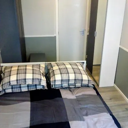 Aldo, Not For Parties, Not A Hotel, With Shared Bathroom, No Kitchen * Amsterdam