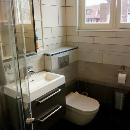 Aldo, Not For Parties, Not A Hotel, With Shared Bathroom, No Kitchen *