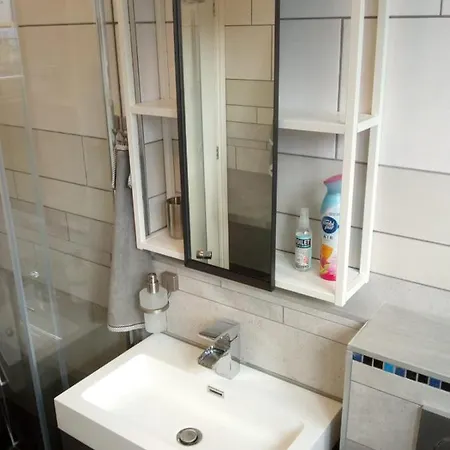 Aldo, Not For Parties, Not A Hotel, With Shared Bathroom, No Kitchen *