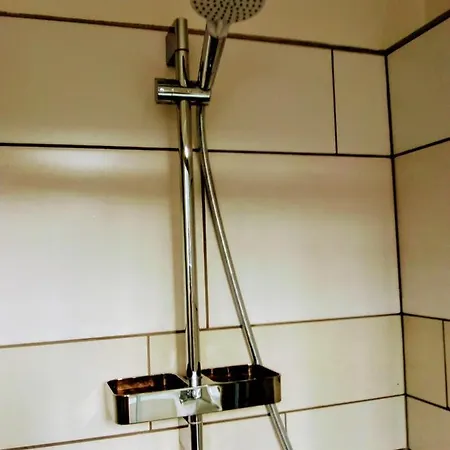 منزل للإقامة Aldo, Not For Parties, Not A Hotel, With Shared Bathroom, No Kitchen