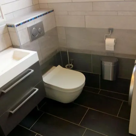 Aldo, Not For Parties, Not A Hotel, With Shared Bathroom, No Kitchen Homestay *