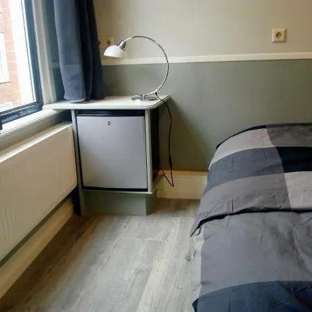 Aldo, Not For Parties, Not A Hotel, With Shared Bathroom, No Kitchen * Amsterdam