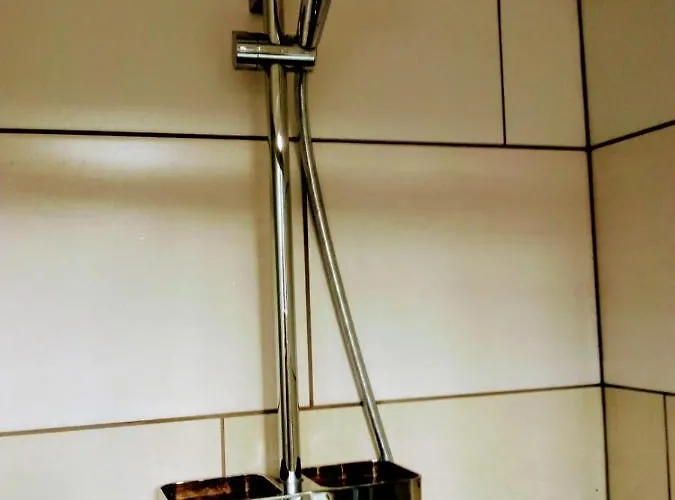 Quarto em Acomodações Particulares Aldo, Not For Parties, Not A Hotel, With Shared Bathroom, No Kitchen