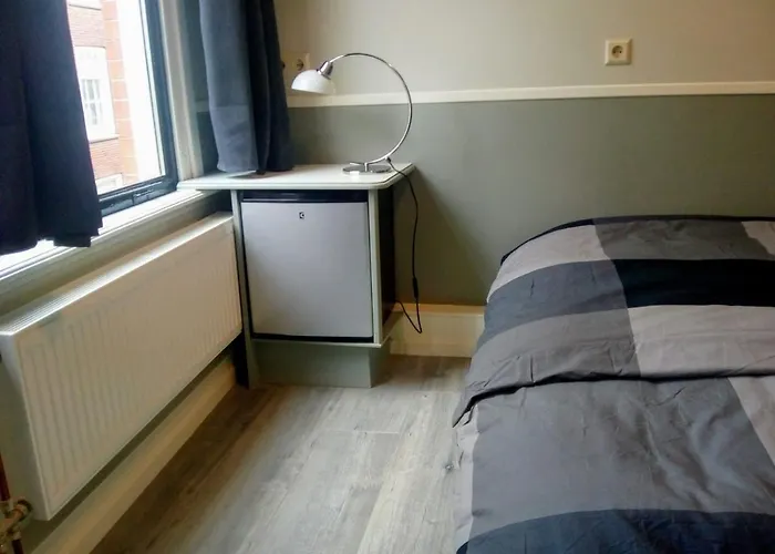 Aldo, Not For Parties, Not A Hotel, With Shared Bathroom, No Kitchen * Amsterdam