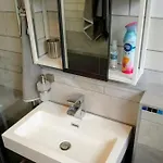 Aldo, Not For Parties, Not A Hotel, With Shared Bathroom, No Kitchen Privat bolig Amsterdam