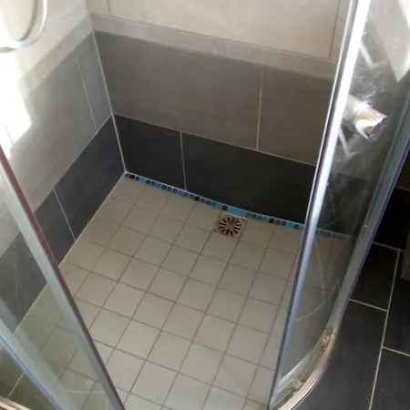 Aldo, Not For Parties, Not A Hotel, With Shared Bathroom, No Kitchen Privatunterkunft Amsterdam