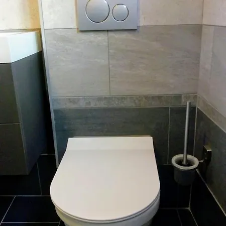 Aldo, Not For Parties, Not A Hotel, With Shared Bathroom, No Kitchen Privatunterkunft Amsterdam