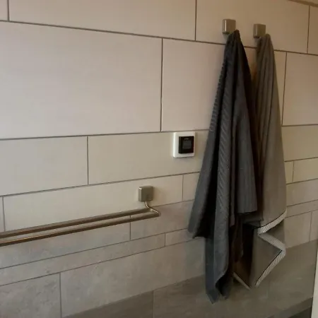 Aldo, Not For Parties, Not A Hotel, With Shared Bathroom, No Kitchen Privatunterkunft