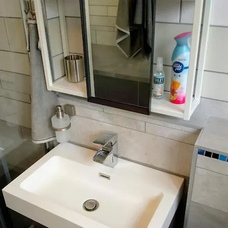 Aldo, Not For Parties, Not A Hotel, With Shared Bathroom, No Kitchen Privatunterkunft Amsterdam