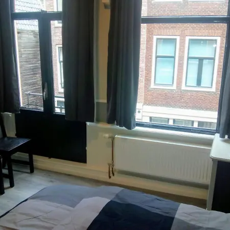 Aldo, Not For Parties, Not A Hotel, With Shared Bathroom, No Kitchen Privatunterkunft