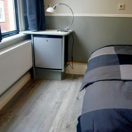 Aldo, Not For Parties, Not A Hotel, With Shared Bathroom, No Kitchen Privatunterkunft Amsterdam