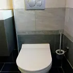 Aldo, Not For Parties, Not A Hotel, With Shared Bathroom, No Kitchen Δωμάτια σε οικογενειακή κατοικία Άμστερνταμ