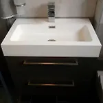 Δωμάτια σε οικογενειακή κατοικία Aldo, Not For Parties, Not A Hotel, With Shared Bathroom, No Kitchen Άμστερνταμ