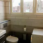 Δωμάτια σε οικογενειακή κατοικία Aldo, Not For Parties, Not A Hotel, With Shared Bathroom, No Kitchen