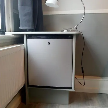 Rum i privatbostad Aldo, Not For Parties, Not A Hotel, With Shared Bathroom, No Kitchen