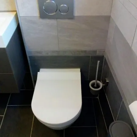 Aldo, Not For Parties, Not A Hotel, With Shared Bathroom, No Kitchen Habitación en casa particular Ámsterdam