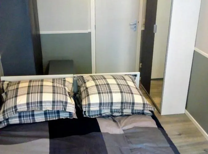 Aldo, Not For Parties, Not A Hotel, With Shared Bathroom, No Kitchen * Amsterdam