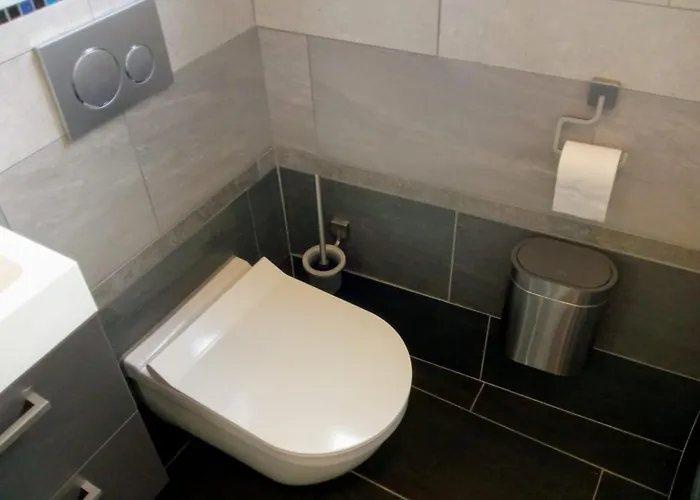 Aldo, Not For Parties, Not A Hotel, With Shared Bathroom, No Kitchen Rum i privatbostad