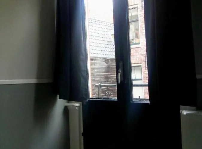 Aldo, Not For Parties, Not A Hotel, With Shared Bathroom, No Kitchen Amsterdam