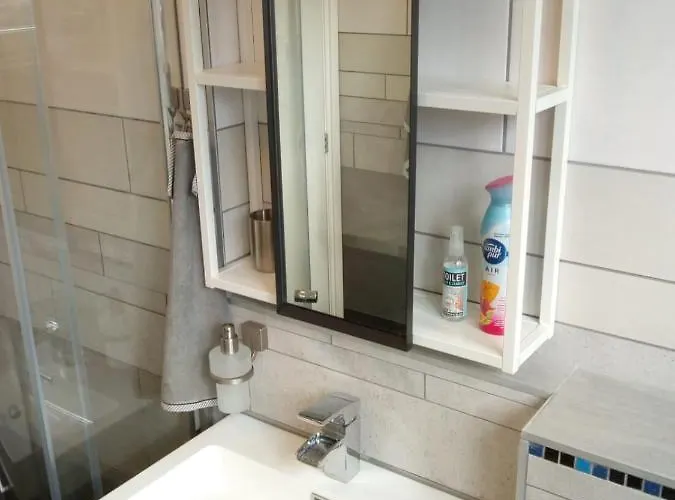 Aldo, Not For Parties, Not A Hotel, With Shared Bathroom, No Kitchen *