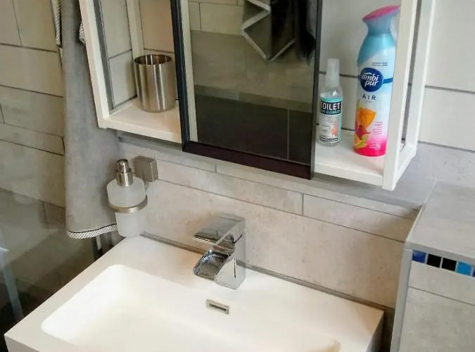 Aldo, Not For Parties, Not A Hotel, With Shared Bathroom, No Kitchen Rum i privatbostad Amsterdam