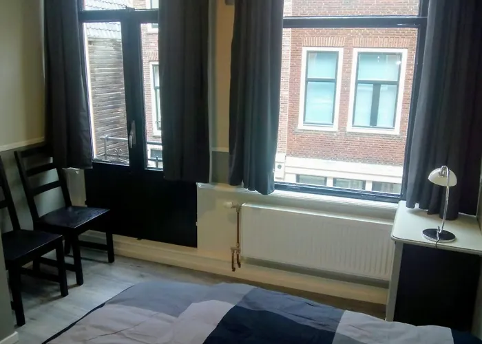 Aldo, Not For Parties, Not A Hotel, With Shared Bathroom, No Kitchen Rum i privatbostad