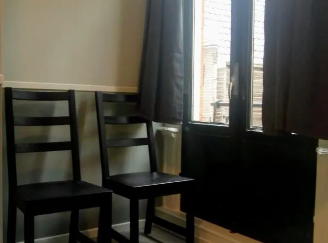 Rum i privatbostad Aldo, Not For Parties, Not A Hotel, With Shared Bathroom, No Kitchen *